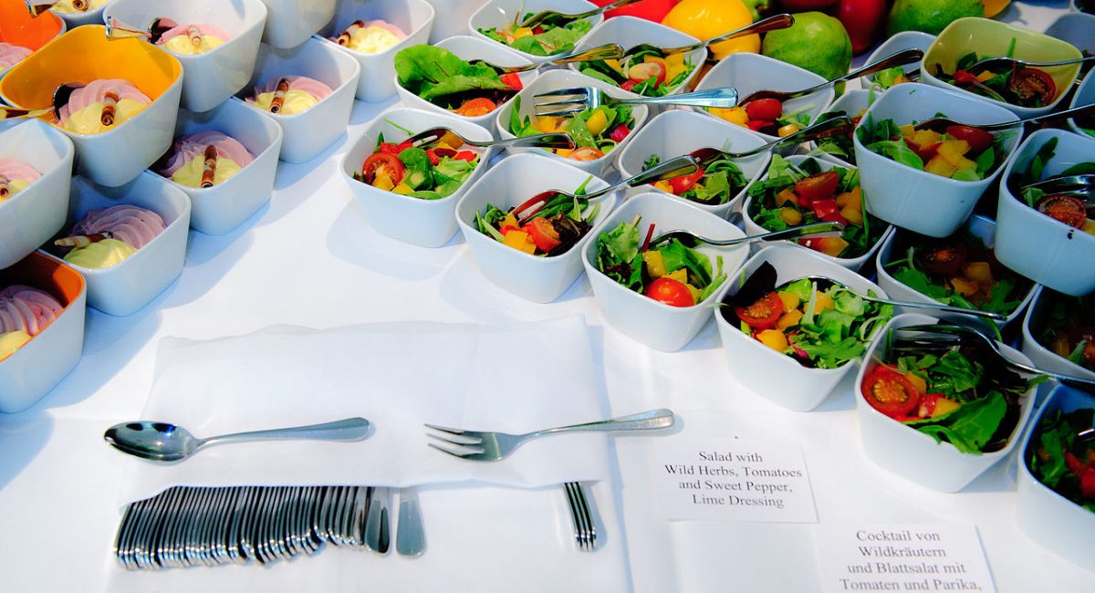 1280px-Flickr_-_boellstiftung_-_Catering